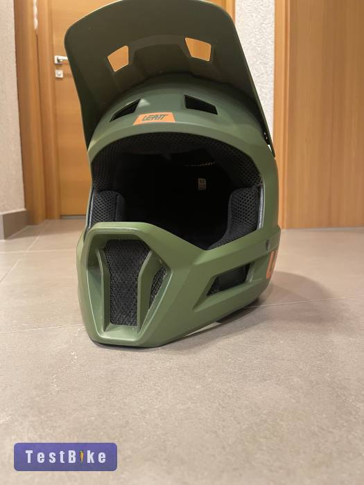 Eladó a képen látható Leatt full face.