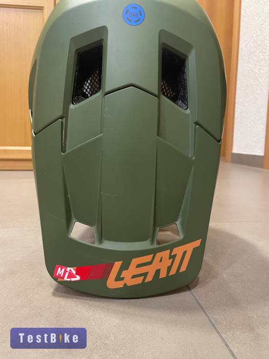 Eladó a képen látható Leatt full face.