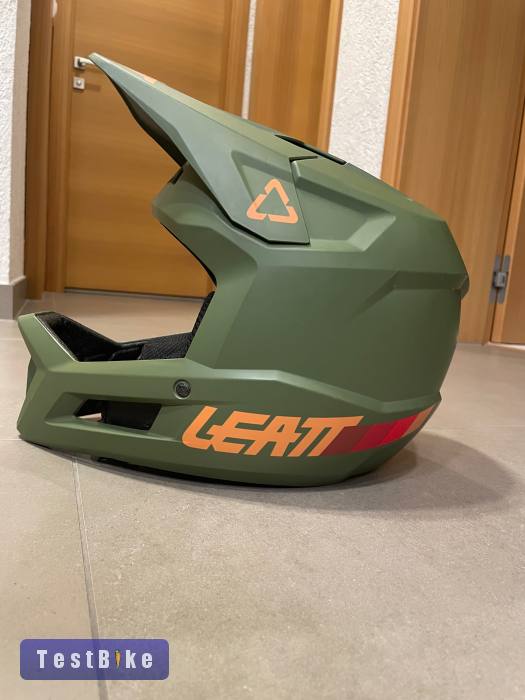 Eladó a képen látható Leatt full face.