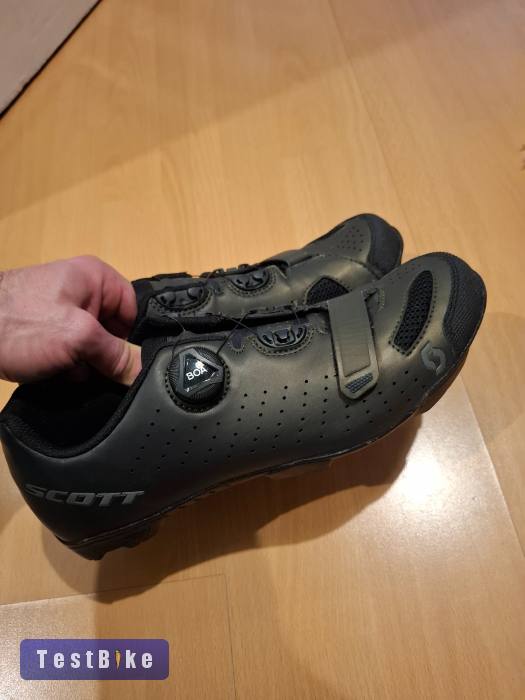 Eladó alighasznált Scott cipők!