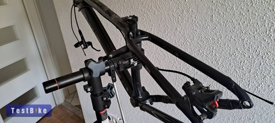 Eladó befejezetlen project: Dartmoor Hornet 26 váz és kerék