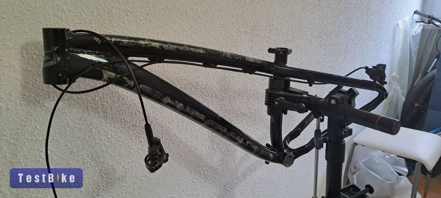 Eladó befejezetlen project: Dartmoor Hornet 26 váz és kerék