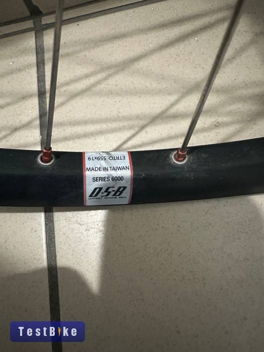 Eladó Bontrager első kerék