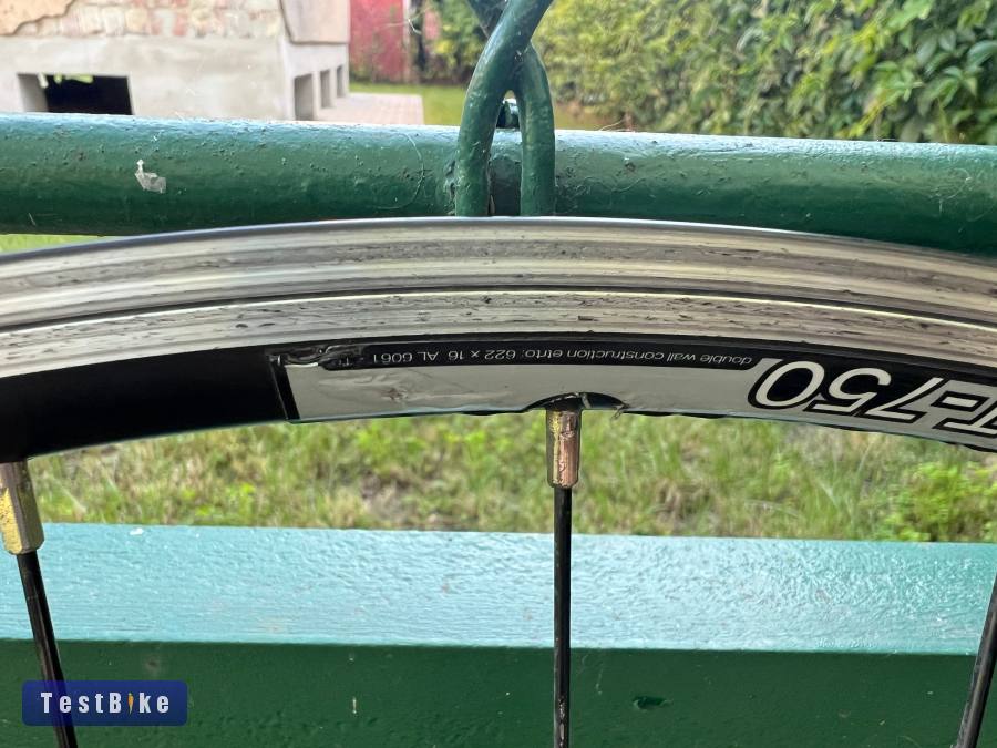 Eladó bontrager hátsó országúti kerék