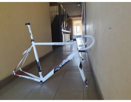 EladĂł Cinelli Experience XL mĂ©retƱ (57cm) orszĂĄgĂști vĂĄzszett