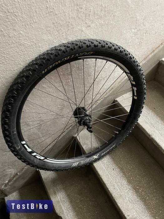 Eladó egy használt 26" MTB tárcsafékes első kerék gumival 