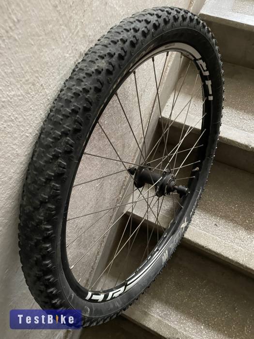 Eladó egy használt 26" MTB tárcsafékes első kerék gumival 