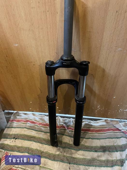 Eladó egy Rock Shox XC 30 27,5 normál nyakas villa