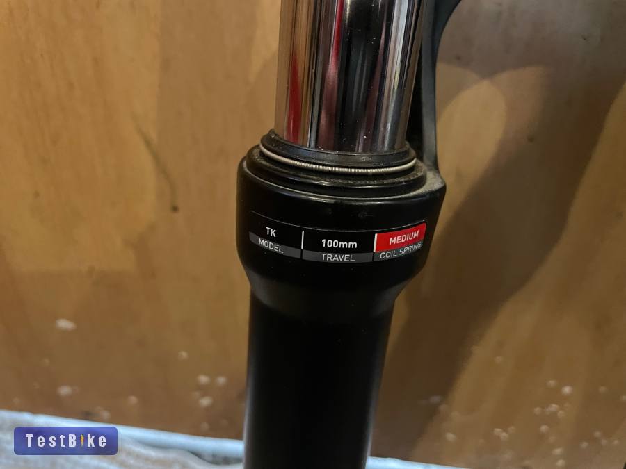 Eladó egy Rock Shox XC 30 27,5 normál nyakas villa