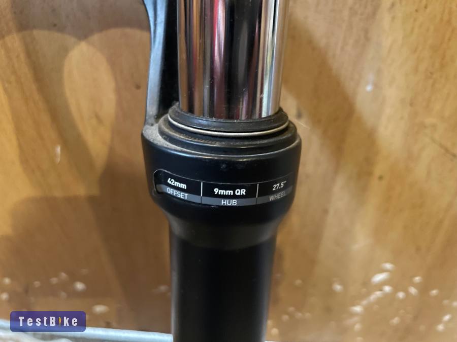 Eladó egy Rock Shox XC 30 27,5 normál nyakas villa