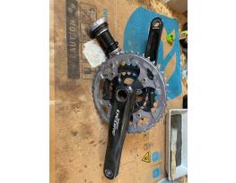 Elad贸 egy Shimano Deore m590 integr谩lt hajt贸kar