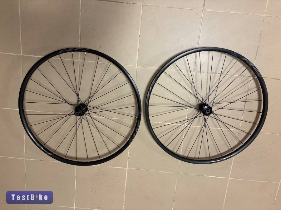 Eladó egy Shimano RS171 kerék szett