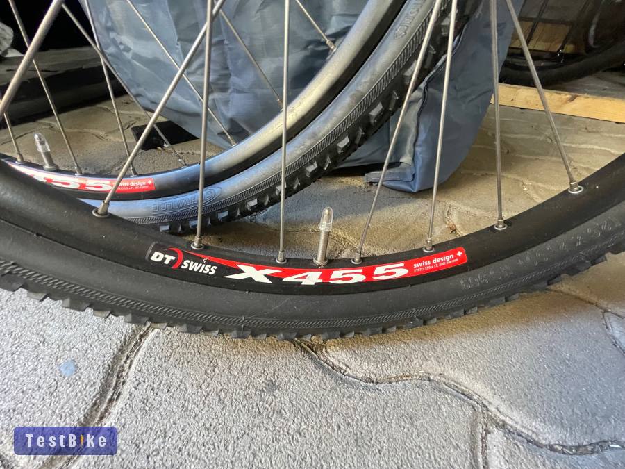 Eladó egy Shimano xt agyas,DT Swiss felnis tárcsafékes szett