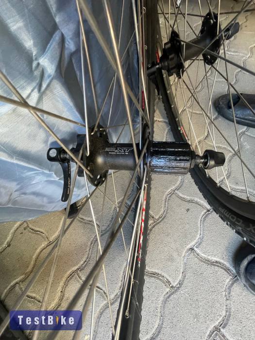 Eladó egy Shimano xt agyas,DT Swiss felnis tárcsafékes szett