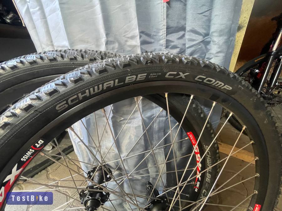 Eladó egy Shimano xt agyas,DT Swiss felnis tárcsafékes szett