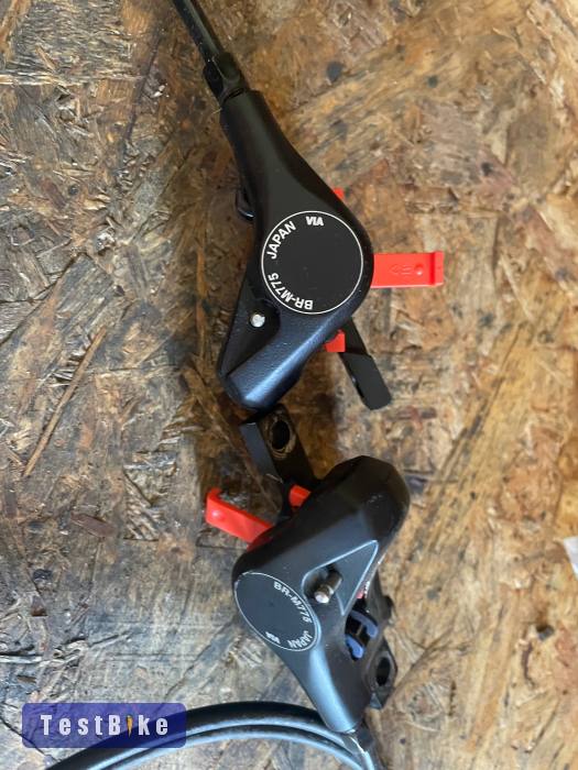 Eladó egy Shimano XT m775 hidraulikus fékek