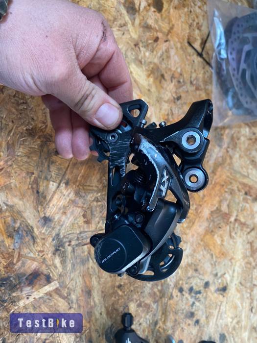 Eladó egy Shimano XT m8000 11S hátsó váltó