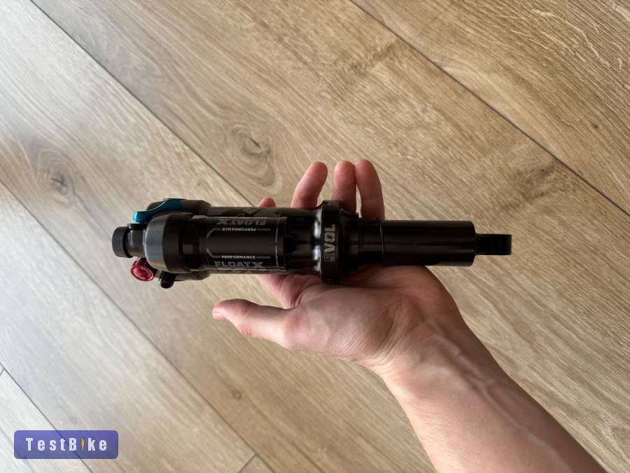 Eladó egy teljesen új, 0 km-es FOX Float X 205x65.