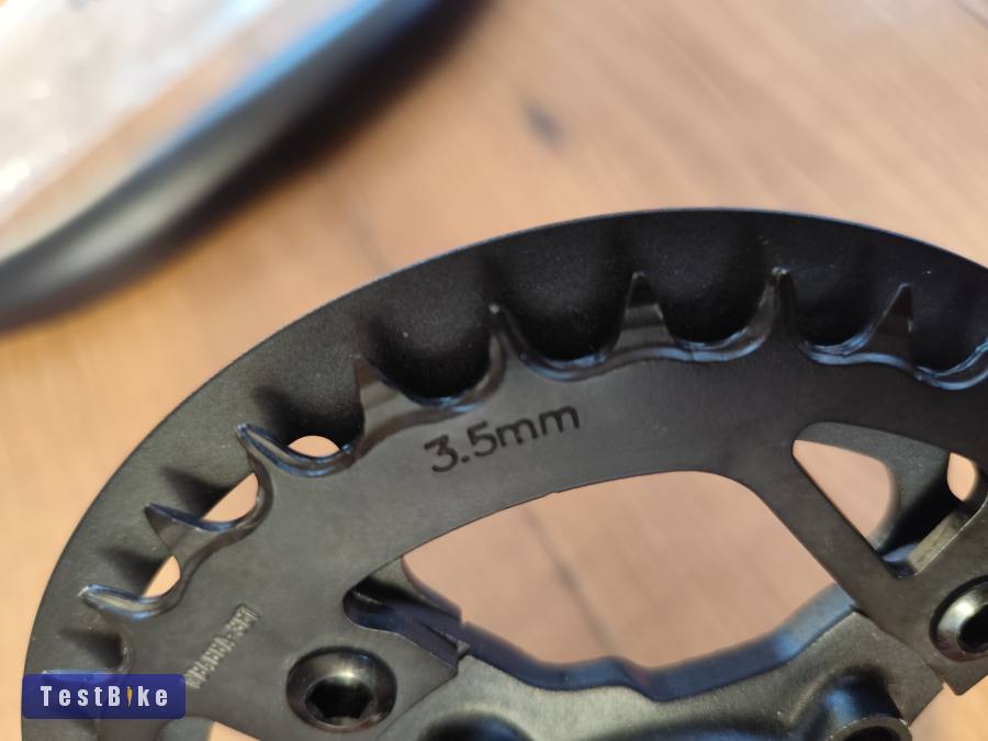 Eladó egy Új FSA lánctányér és láncvédő