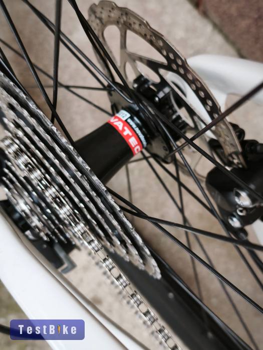 Eladó egyedi Gravel Cube alapra magasaknak.