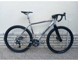 EladĂł Ă©pĂtett Merida 28" monster gravel