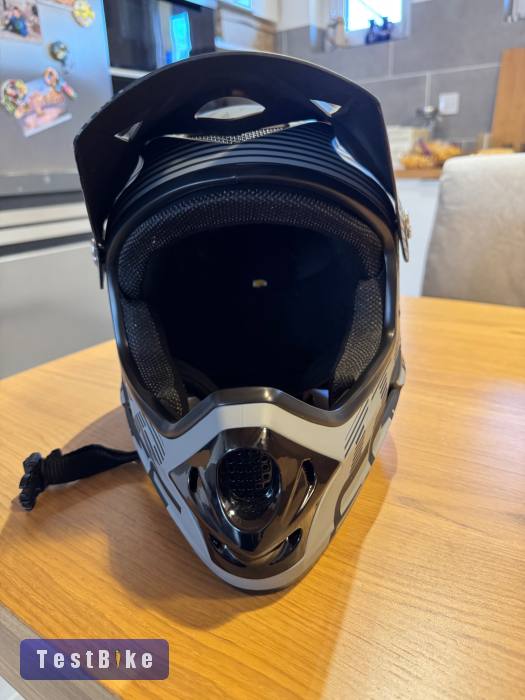 Eladó fullface DH sisak