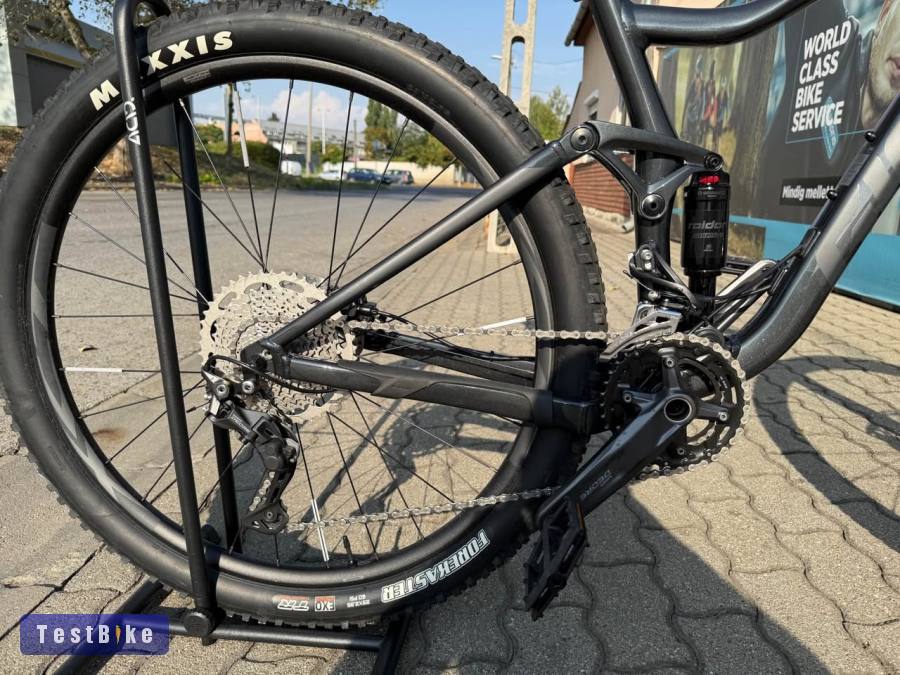 Eladó Giant Stance 29 2 - Gunmetal Black (M) Full Deore 2x10