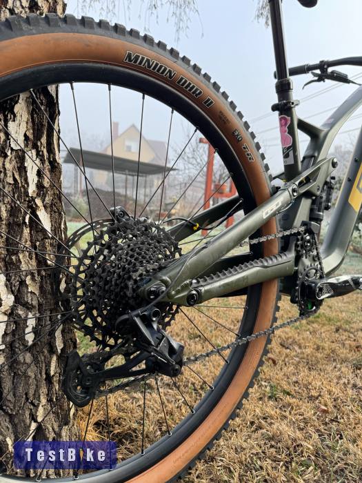 Eladó GT Force Carbon Pro – M méret -  2022-es évjárat