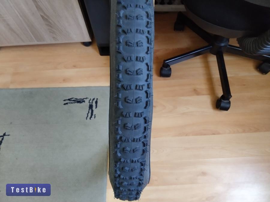 Eladó használt Continental Triál King 27,5; 2.2 méretben.