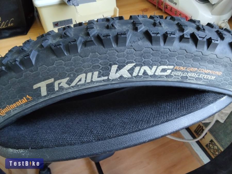 Eladó használt Continental Triál King 27,5; 2.2 méretben.