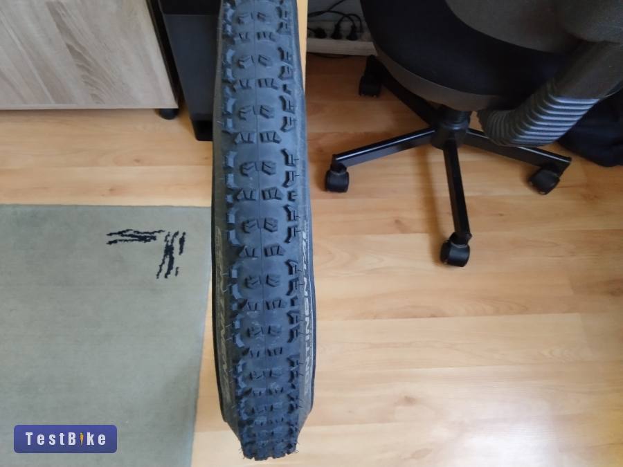 Eladó használt Continental Triál King 27,5; 2.2 méretben.