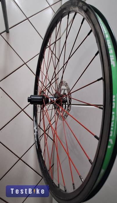 Eladó hátsókerék vagy csak a hátsó agy.