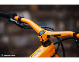 Eladó karbon kormány