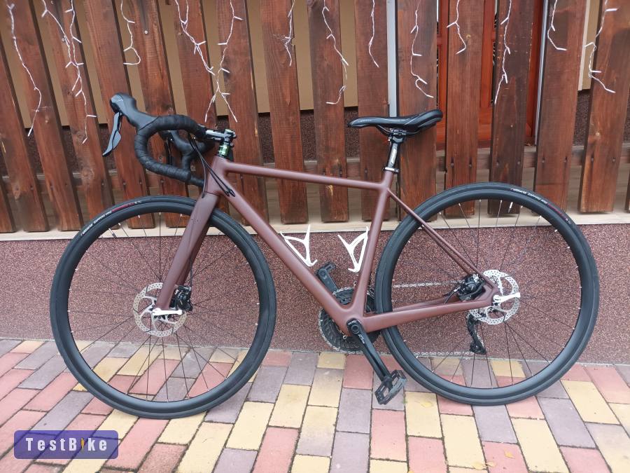 Eladó karbon tárcsás országúti bringa