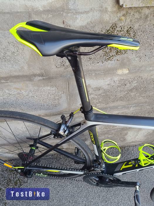 Eladó keveset használt Scott Addict 10 Dura ace 9000 szettel