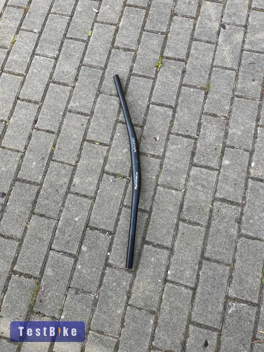 Eladó kormány.
