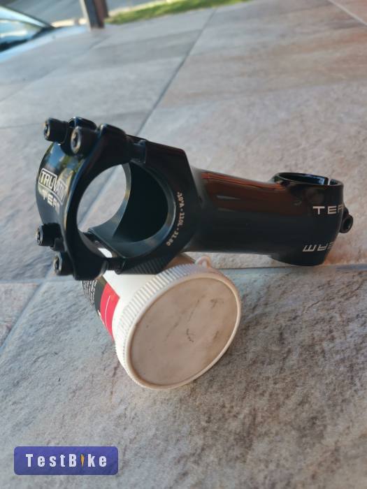 Eladó kormányok és kormányszárak