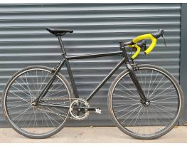 ELADÓ MINŐSÉGI ALKATRÉSZEKBŐL ÉPÍTETT EGYSEBI-FIXI