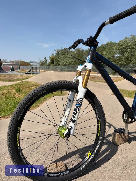 Eladó Octane One Circus vázra épített dirt kerékpár Fox 32 Float