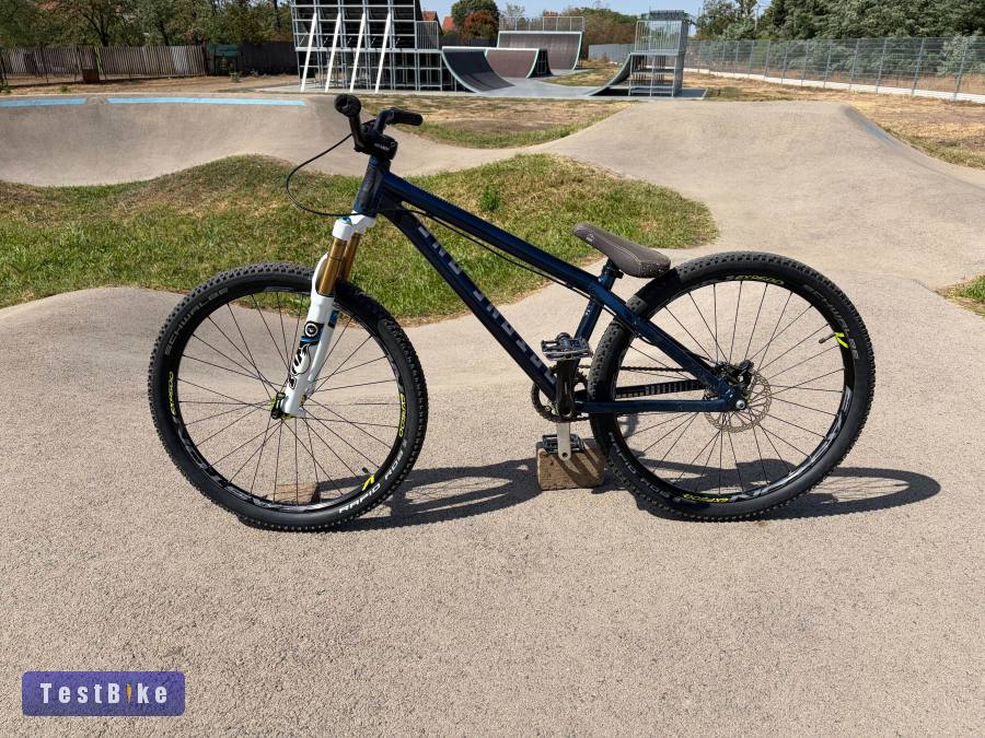 Eladó Octane One Circus vázra épített dirt kerékpár Fox 32 Float