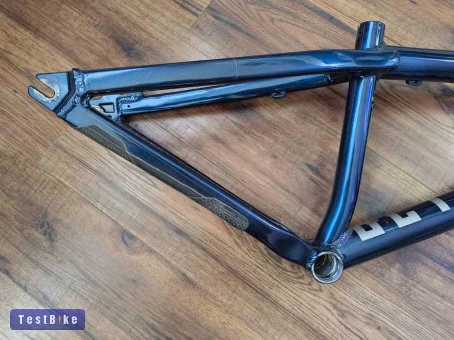 Eladó Octane one zircus váz