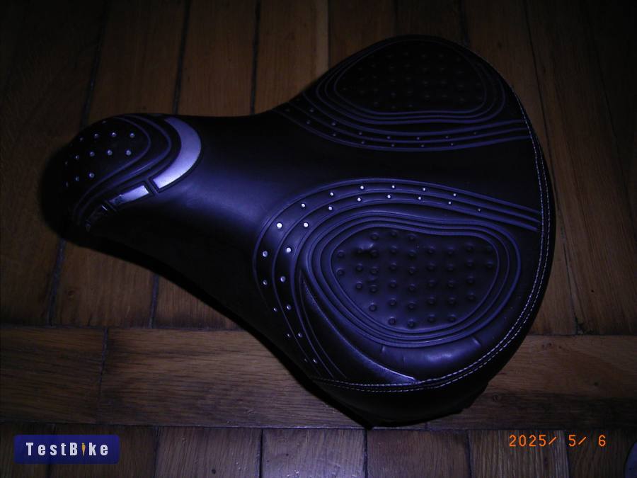 Eladó rugós nyereg, mintás, széles, fekete-ezüst