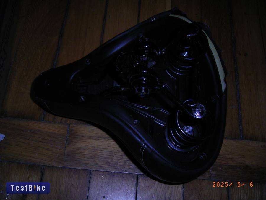 Eladó rugós nyereg, mintás, széles, fekete-ezüst