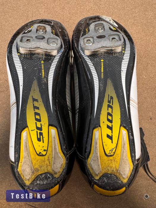 Eladó Scott orsz. úti cipő 44-es