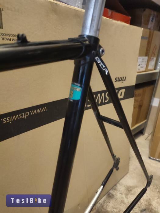 Eladó szép állapotú országúti vázszett