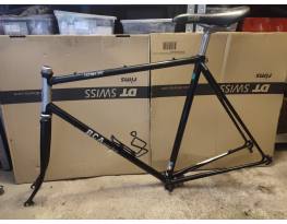 Eladó szép állapotú országúti vázszett