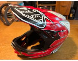 Eladó Troy Lee Designs D3 sisakom