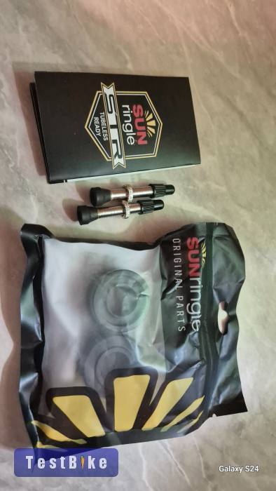 Eladó tubeless szelep szett és agykupak