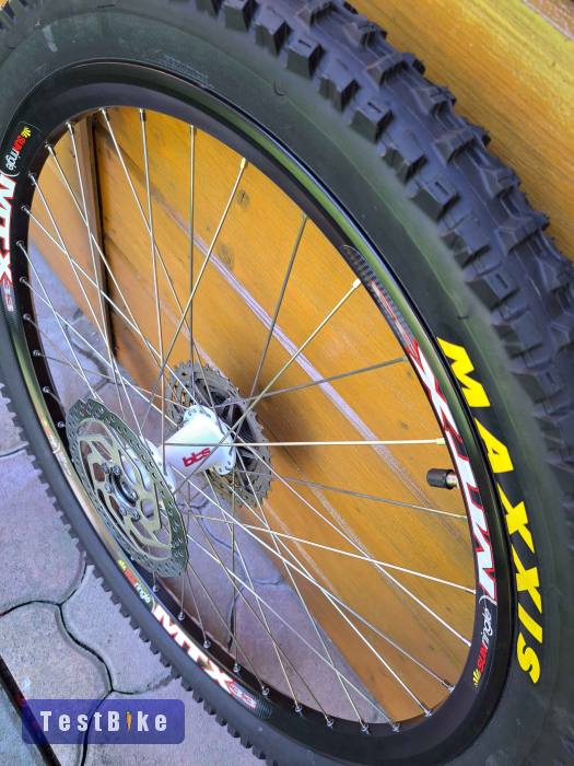 Eladó új 26"-os MTX kerékszett Maxxis gumikkal
