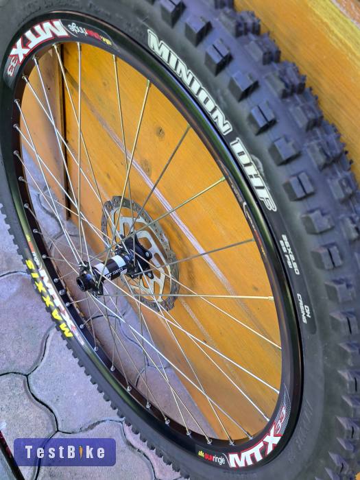Eladó új 26"-os MTX kerékszett Maxxis gumikkal